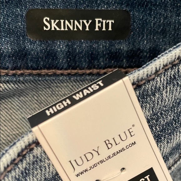 Judy Blue Women's Classic Denim Stretch Distressed Jeans size 9 - Picture 9 of 16